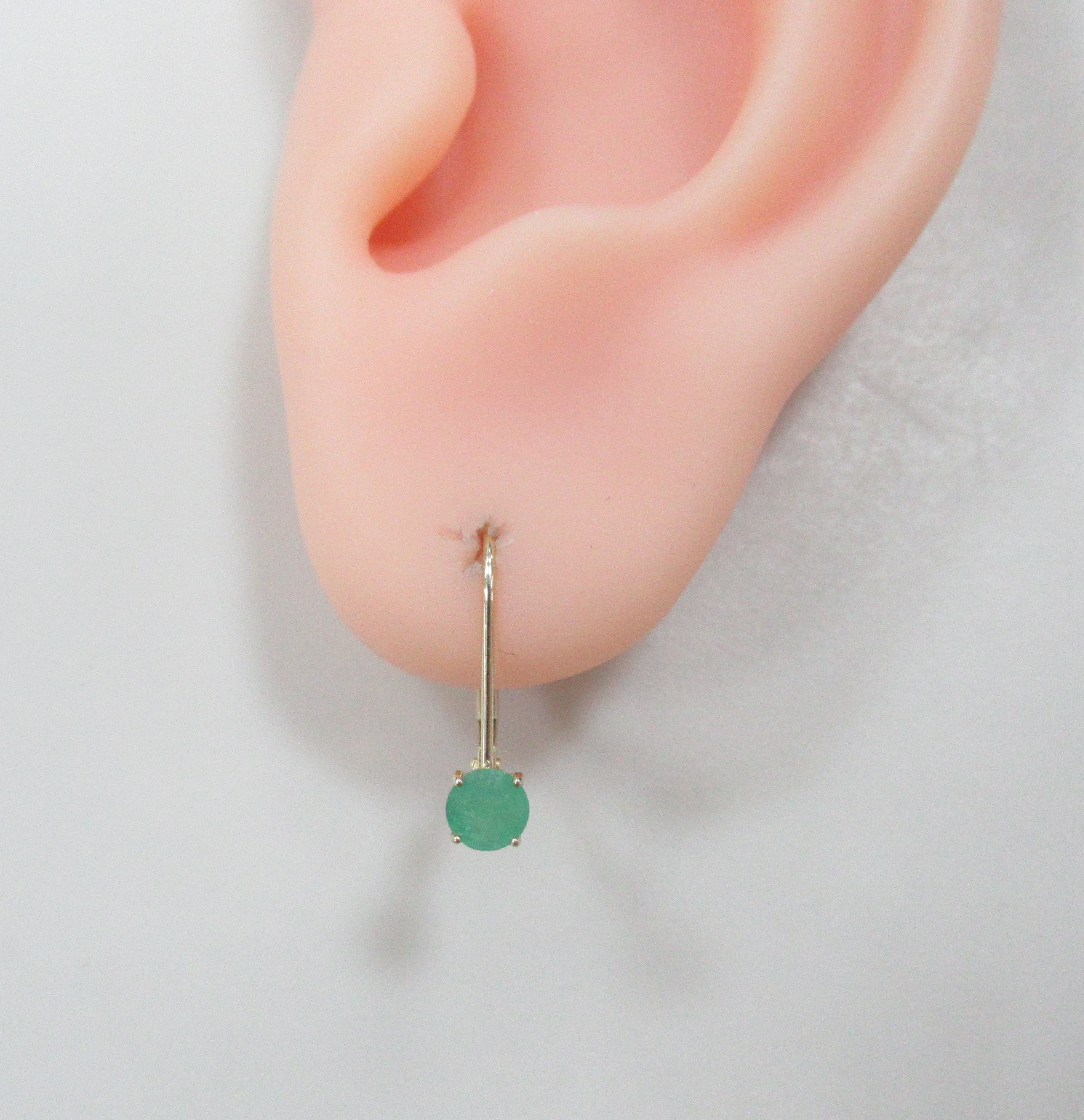 Серьги из желтого золота с изумрудами